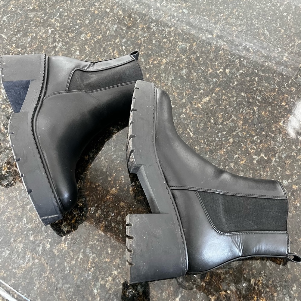 Madden Girl Lug Sole Chelsea Boots 9.5M